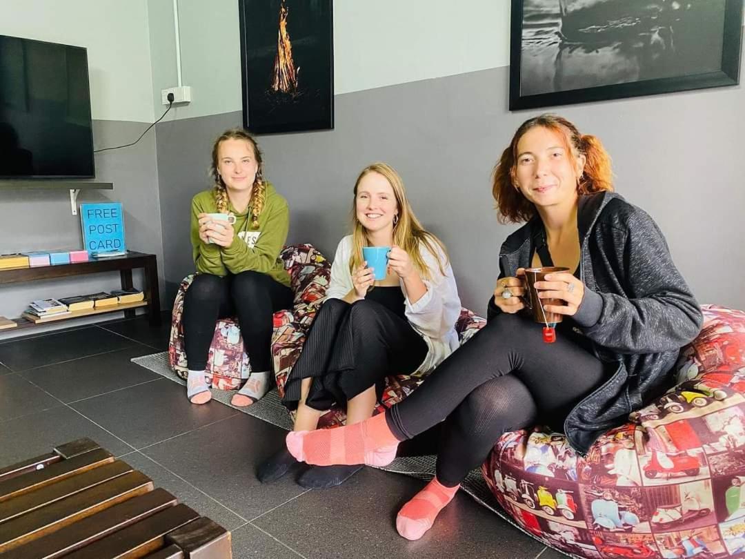 Bricks Backpackers Sleepbox Hotel Тана Рата Екстериор снимка